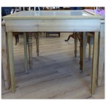 Tisch mit Glaseinsatz